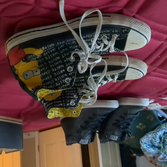 Converse - Picture 2 of 3